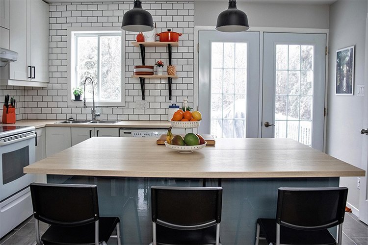 From Simple to Extravagant: 6 Farmhouse Dining Table Designs